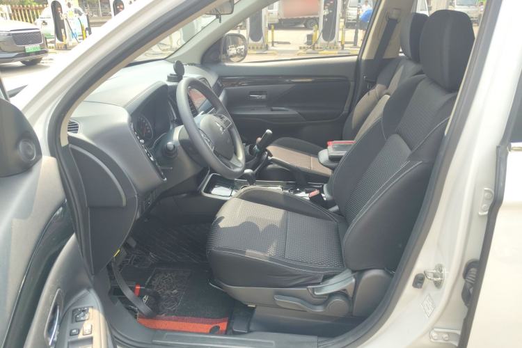 Used Mitsubishi Outlander 2020 2.0L Two-Wheel Drive Comfort Edition 5 Seats Left Front Seat