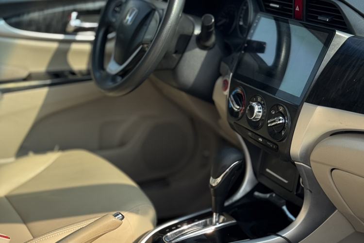 Used Honda Crider 2015 1.8L automatic luxury edition