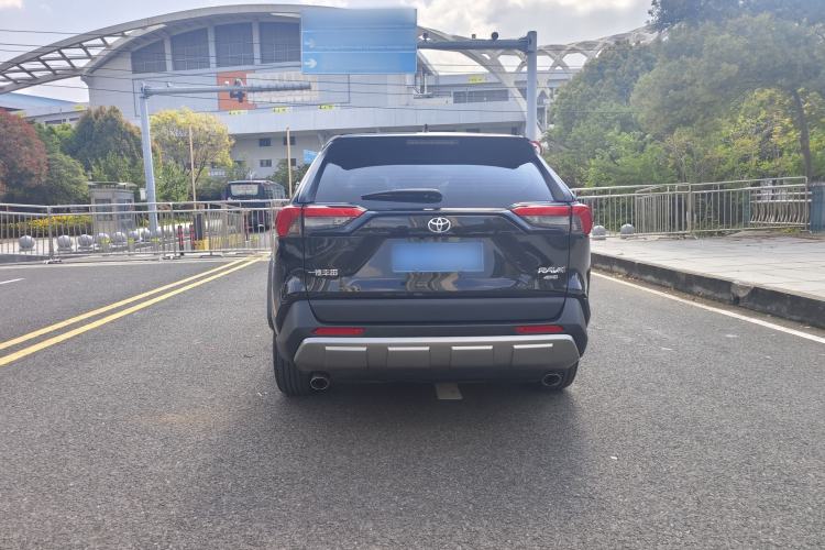 Used Toyota RAV4 2022 2.0L CVT 4x4 Fashion Edition
