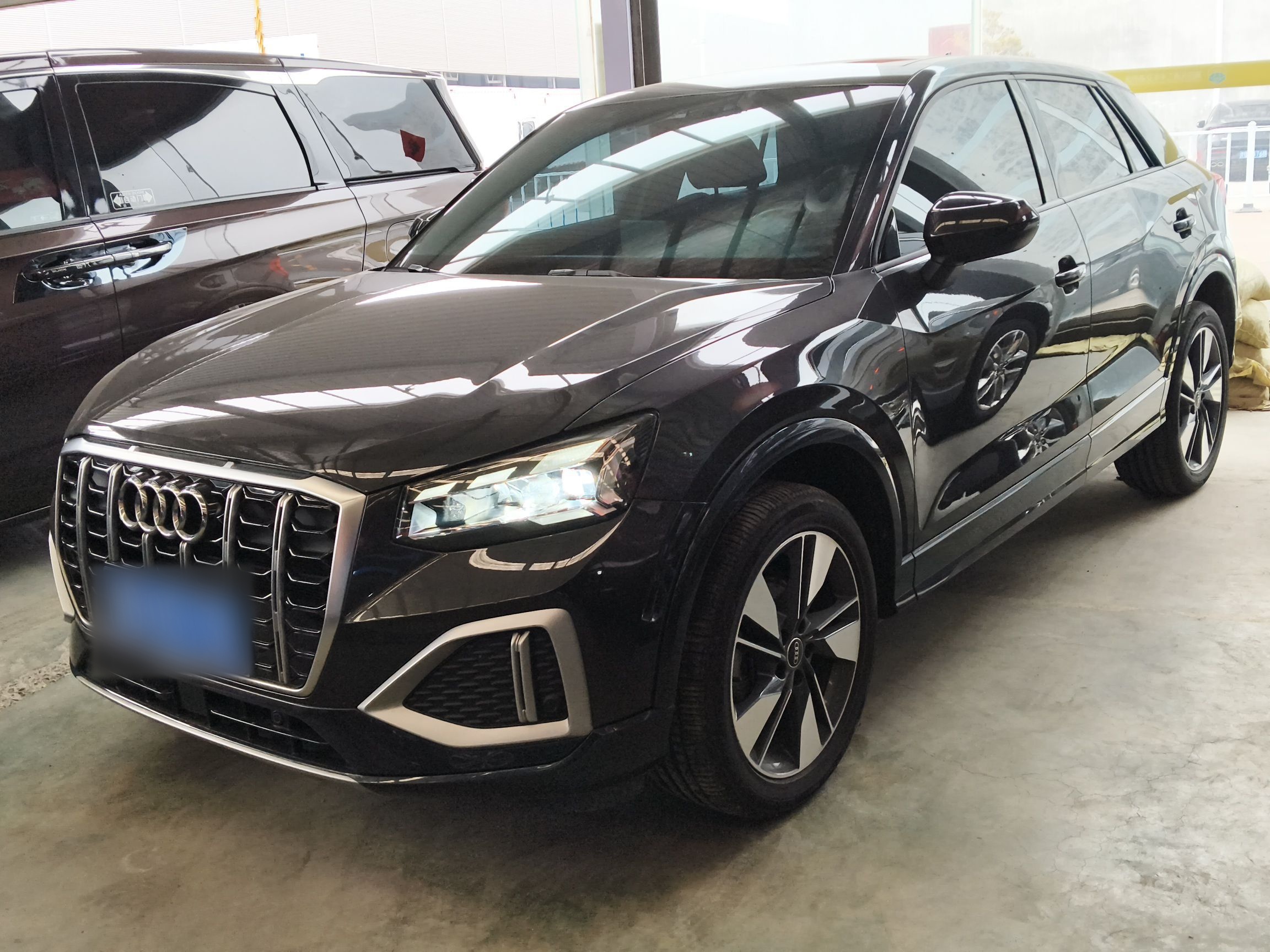 Под передней частью автомобиля