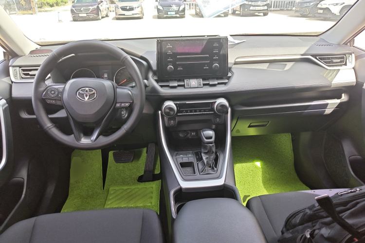 Used Toyota Wildlander 2022 Updated Version 2.0L CVT Two-Wheel Drive Leading Edition
