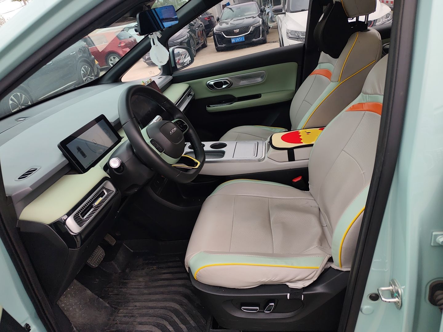 المقاعد الأمامية داخل السيارة