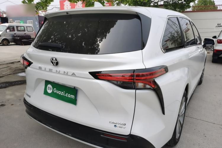Used Toyota SIENNA 2024 2.5L Hybrid Luxury Edition Rear Right 45 Deg