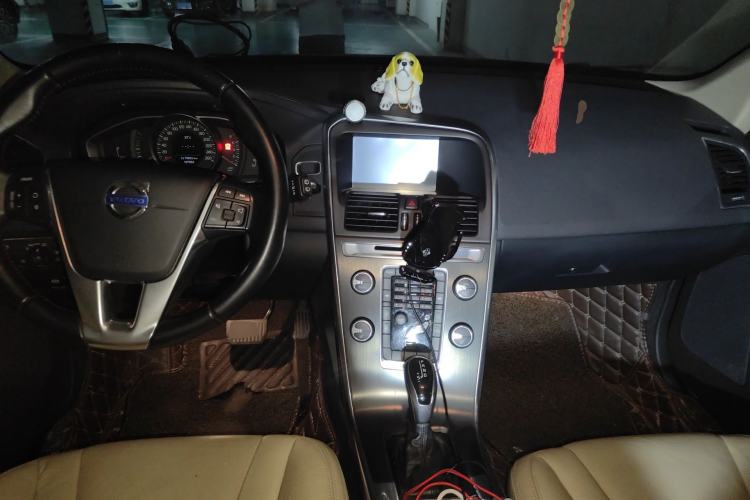 Used Volvo XC60 2014 T5 Zhiyi Edition Center Console