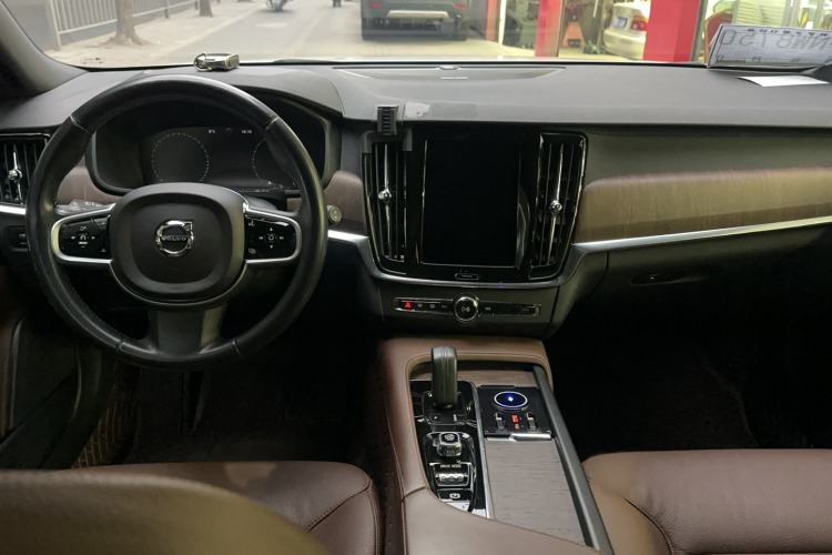 Used Volvo V90 2021 Cross Country B5 AWD Smart Range Edition