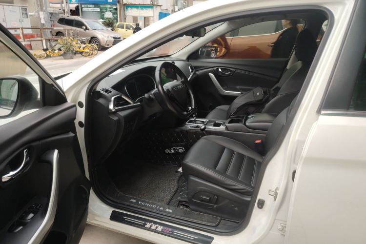 Used Venucia T90 2018 2.0L CVT Smart Connect Luxury Edition China V Standard Driver Seat