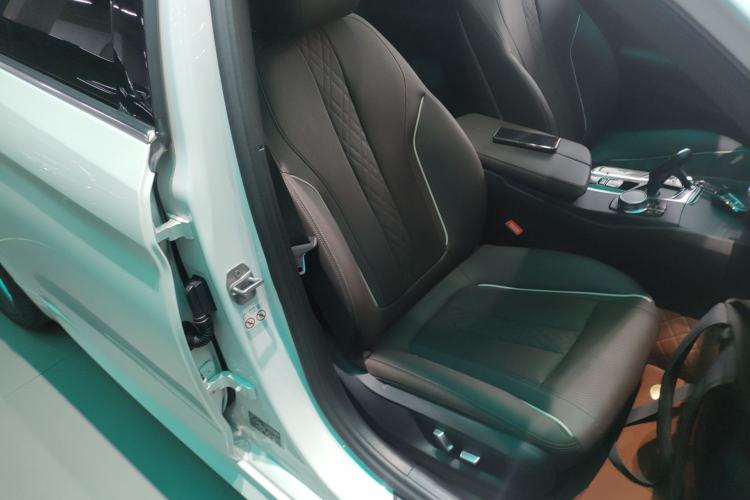 Used BMW 5 Series 2022 Second Facelift 530Li Leading Edition M Sport Package Right Front Seat