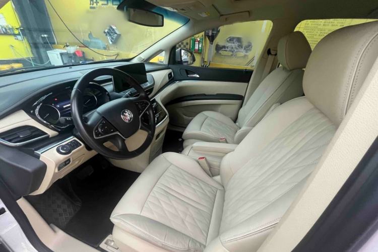 Used Buick GL8 2023 Facelifted Land Cruiser Executive Luxury Version Interior 4
