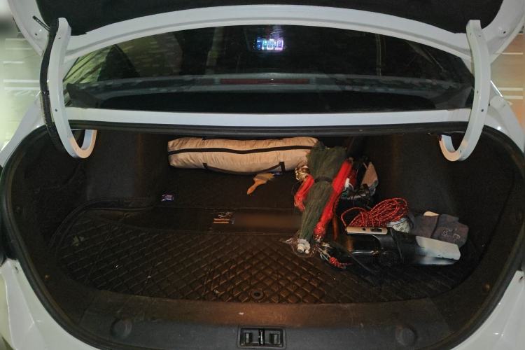 Used Dongfeng Aeolus Yixuan MAX 2023 1.5T Ultra-Stylish Trendsetting Dad Edition Trunk