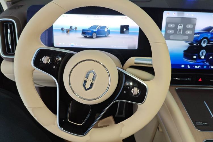 Used Hima AITO M9 2025 Extended-Range Ultra Version 52 kWh 6-Seater
