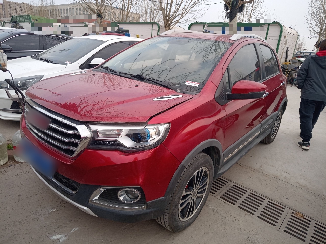 Под передней частью автомобиля