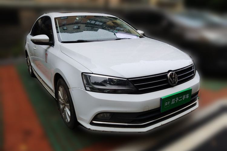 Used Volkswagen Sagitar 2015 230TSI Automatic Comfort Version Front Right 45 Deg