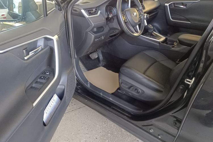 Used Toyota Wildlander 2022 2.0L CVT Two-Wheel Drive Luxury Edition
