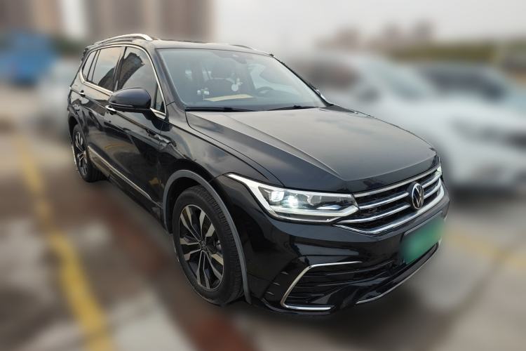 Used Volkswagen Tiguan L 2023 330TSI Automatic Two-Wheel Drive R-Line Enjoyment Edition Front Right 45 Deg