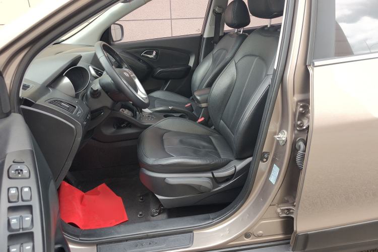 Used Hyundai ix35 2015 2.0L Automatic 2WD Smart Type China IV