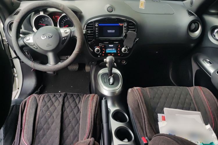 Used Infiniti ESQ 2014 1.6L Spontaneous Edition Center Console