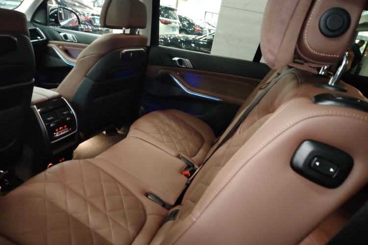 Used BMW X7 2023 xDrive40i Luxury Package with Leading Features Left Rear Seat