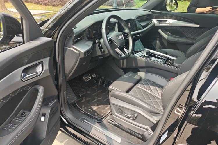 Used Audi Q6 2023 50 TFSI quattro Xingyun Edition Flying Rider Package
