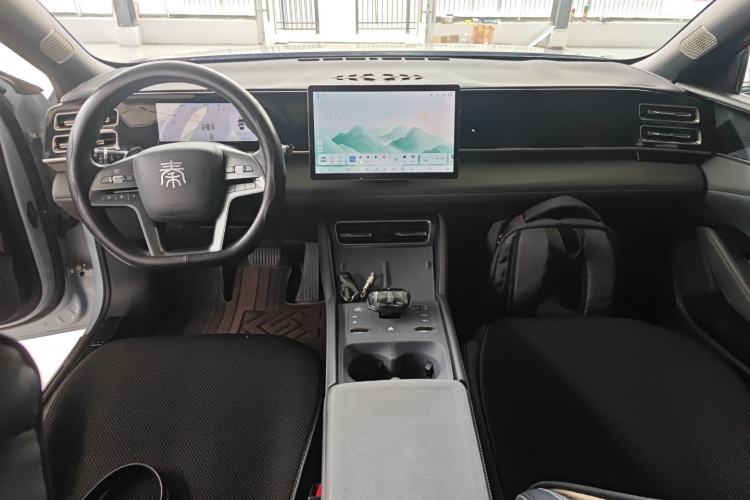Used BYD Qin L 2025 DM-i Smart Drive 120KM Superior Model Center Console