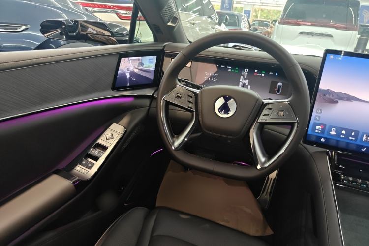 Used Denza Z9 2024 1100 km All-Wheel-Drive Ultra Version
