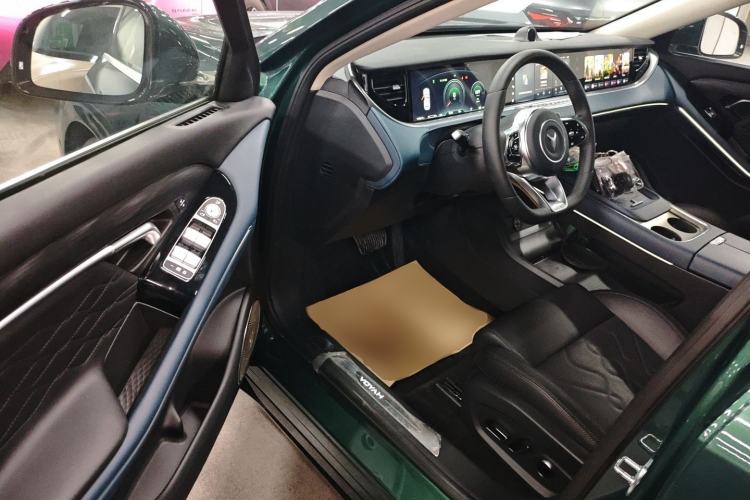 Used VOYAH FREE 2023 Four-Wheel Drive Extended-Range Model with Ultra-Long Range
