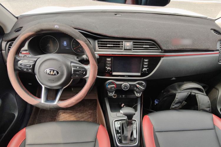 Used Kia KX Cross 2019 1.6L Automatic Dynamic Sunroof Version China VI Center Console