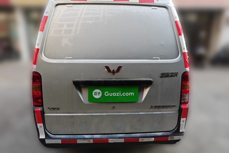 Used Wuling Zhiguang 2020 1.2L Van Utility Model China VI Emission Standard 5-Seater LSI