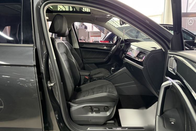 Used Volkswagen Tayron 2020 330TSI Two-Wheel Drive Luxury Connected Pro Edition Interior 10