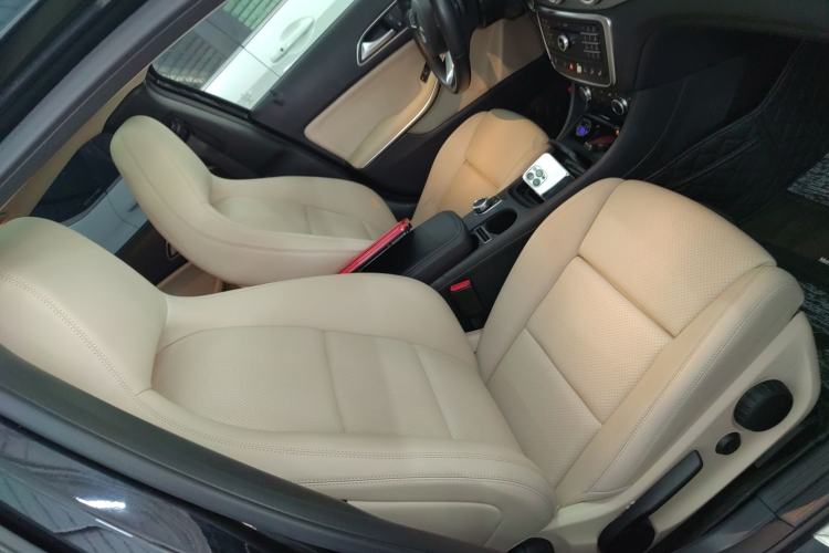 Used Mercedes-Benz GLA 2016 GLA 220 4MATIC Fashion Edition Right Front Seat