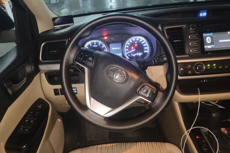 Used Toyota Highlander 2018 2.0T Two-Wheel Drive Elite Edition 5 Seats Emission Standard China V Steering Wheel
