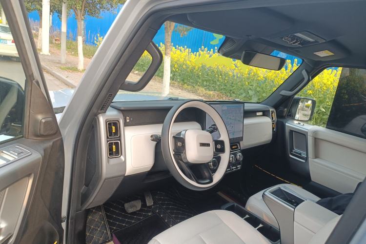 Used iCAR V23 2025 501 Four-Wheel Drive Advanced Version Center Console