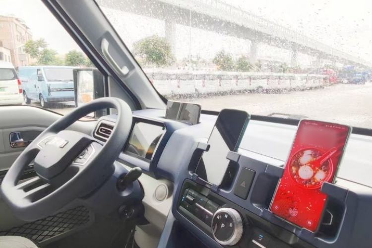 Used SRM New Energy E3L 2026 Model 325 KM CATL 41.86 kWh Smart Luxury 6/9-Seater Passenger Vehicle Exterior 10