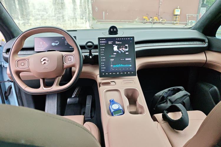 Used Nio ES6 2024 75 kWh Center Console