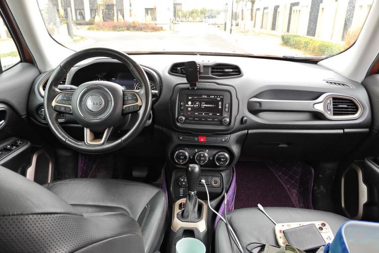 Used Jeep Renegade 2017 180TS Automatic All-Wheel Drive Versatile Edition Center Console