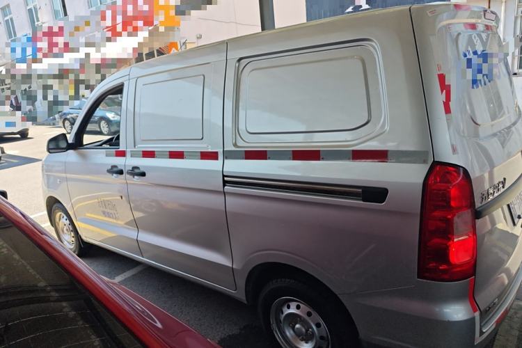 Used Wuling Hongguang V 2022 1.5L Jingqu Edition Enclosed-Window Vehicle with Hydraulic Power Steering LAR