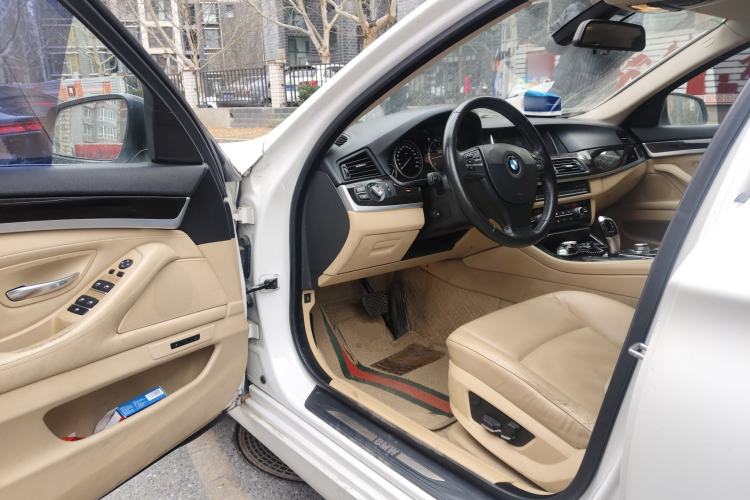 Used BMW 5 Series 2011 523Li Leading Model
