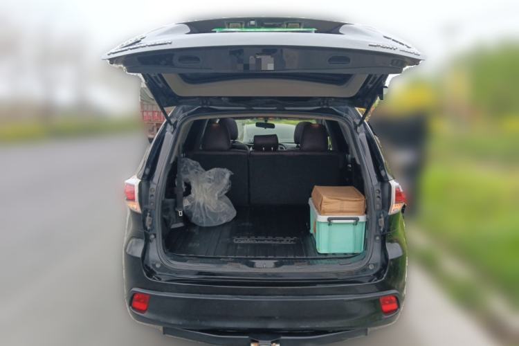 Used Toyota Highlander 2015 2.0T Four-Wheel Drive Luxury Edition 7-Seater Trunk