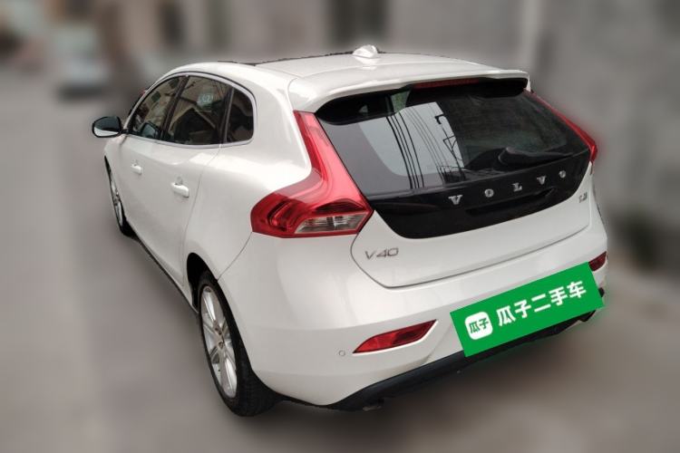 Used Volvo V40 2017 T4 Smart Luxury Edition
