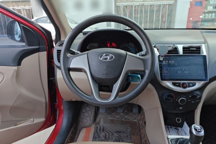 Used Hyundai Verna (older generation) 2014 1.4L Manual Smart GLS Trim
