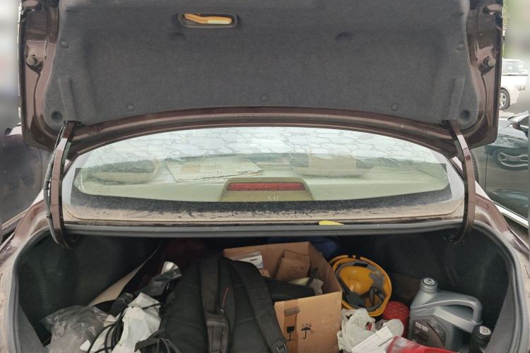 Used Geely Auto Emgrand 2014 Sedan 1.5L Manual Fashion Edition Trunk