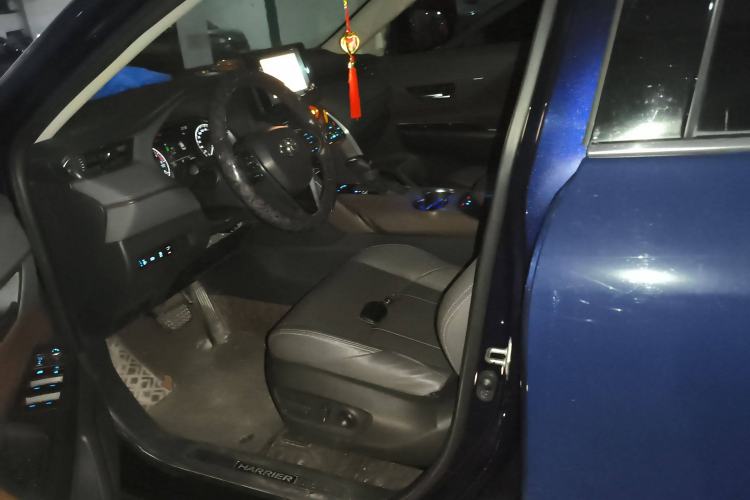 Used Toyota Harrier 2022 2.0L CVT Two-Wheel Drive Luxury Edition
