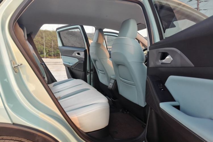 Used Geometry E Firefly 2024 301km Starlight Interior 7