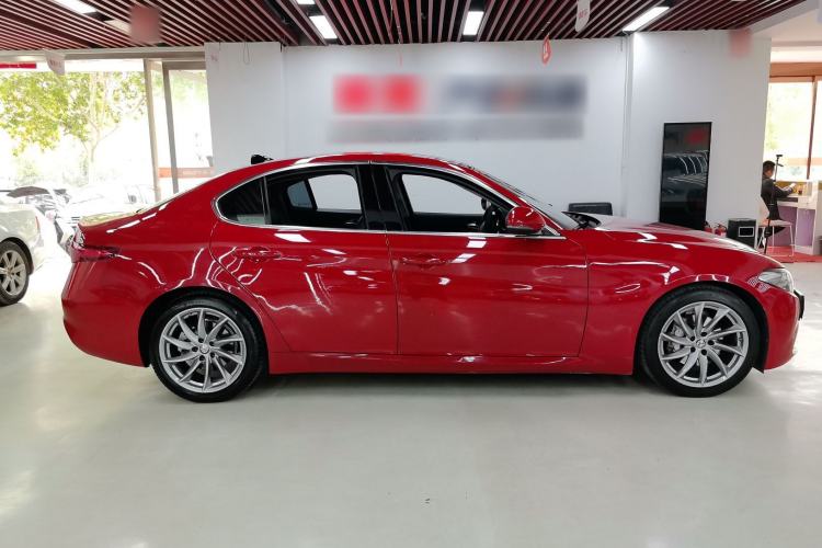 Used Alfa Romeo Giulia 2017 2.0T 200HP Luxury Edition
