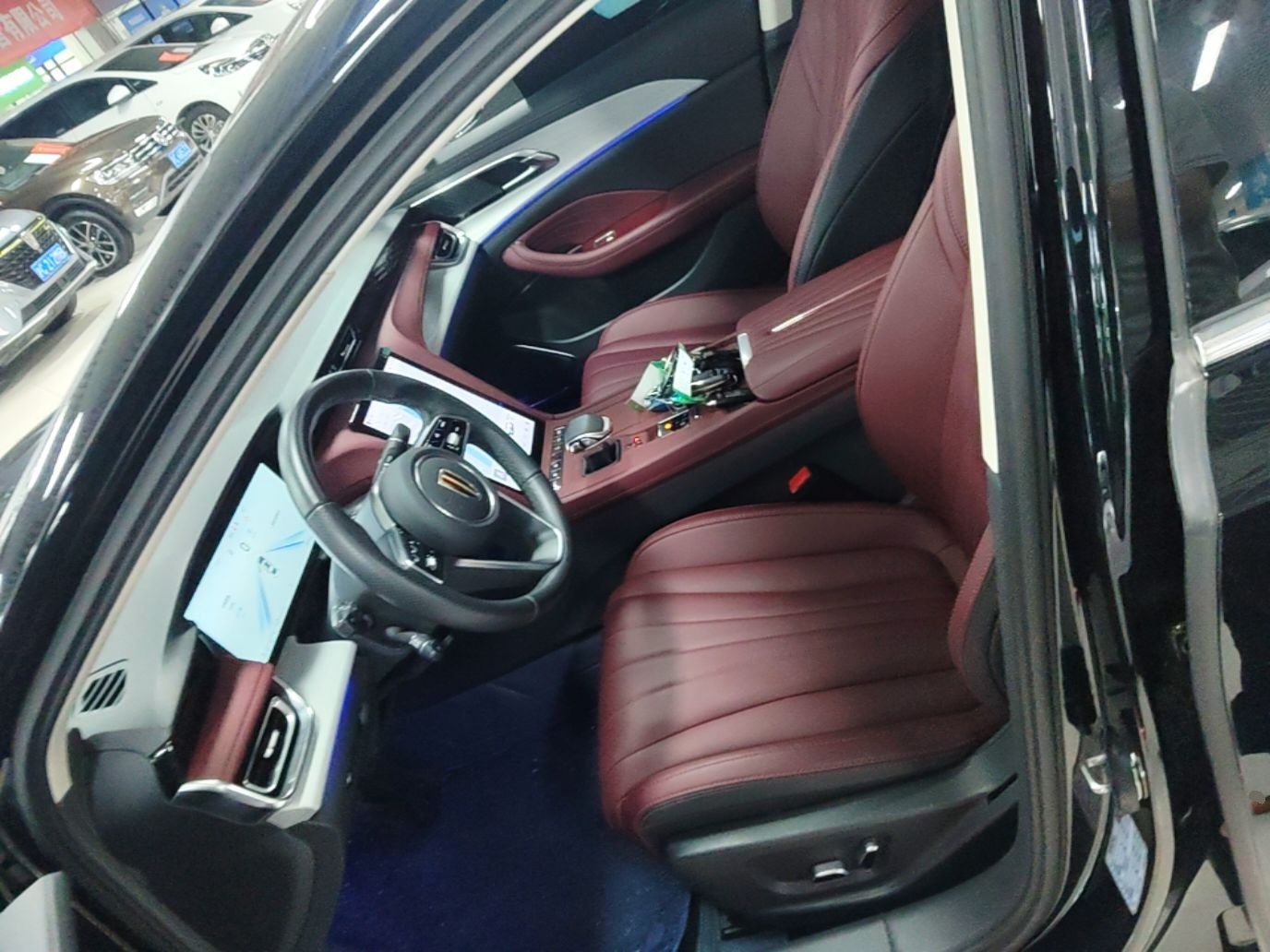 Hongqi H5 2025 2.0T Automatic Flag Edition – 500 000 Units Commemorative Version — снимка 17