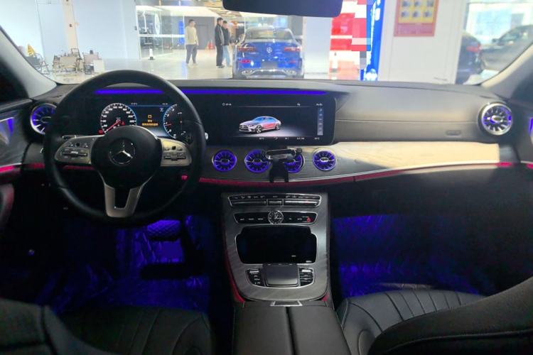 Used Mercedes-Benz CLS 2018 CLS 300 Luxury Model Center Console