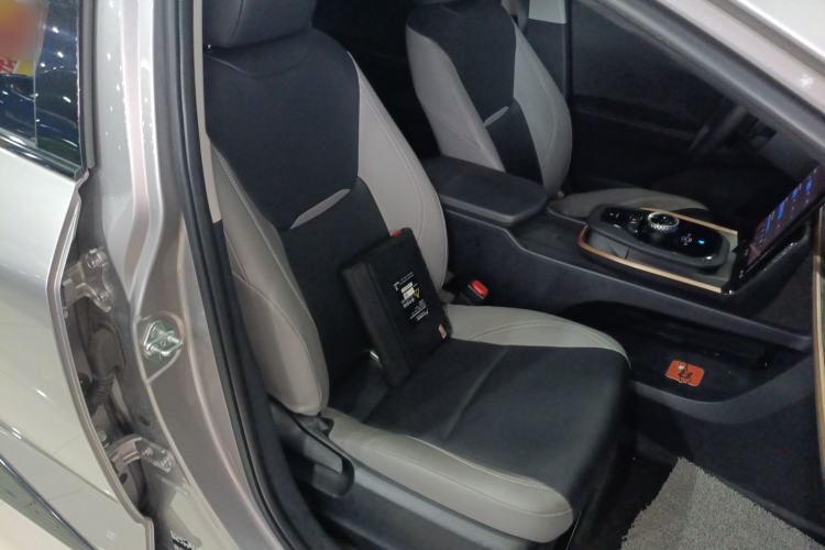 Used Toyota bZ3 2023 517 km Elite PRO Right Front Seat