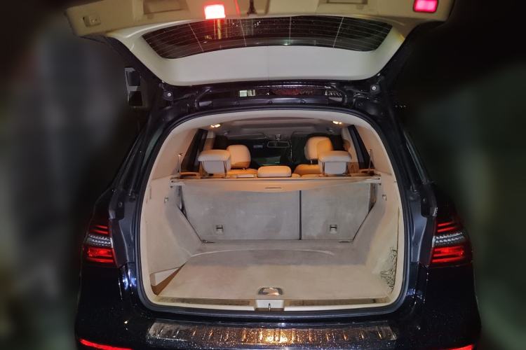 Used Mercedes-Benz M-Class 2012 ML 350 Sport Edition Trunk