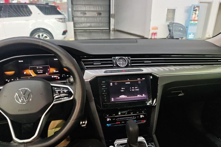 Used Volkswagen Magotan 2023 2 Million Units Limited Edition 330TSI DSG Leading Version Center Console