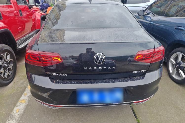 Used Volkswagen Magotan 2024 2 Million Units Zhongxiang Version 330TSI DSG Luxury Edition
