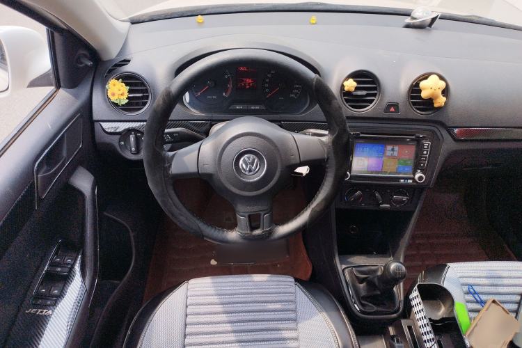 Used Volkswagen Jetta 2015 1.4L Manual Fashion Model Steering Wheel